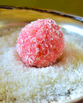 Coconut Laddoo / Bonbon (Rose, Pista stuffed)